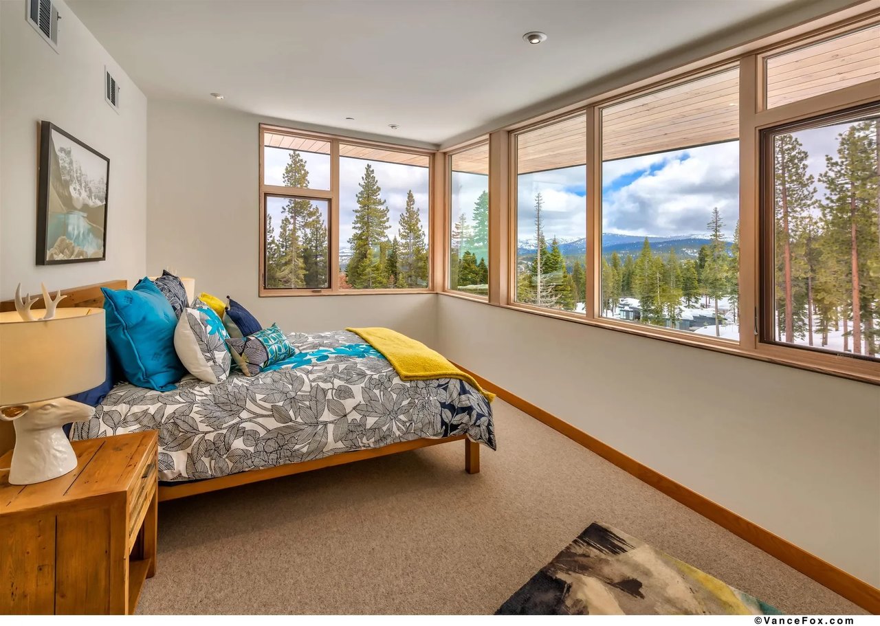 15040 Peak View Pl