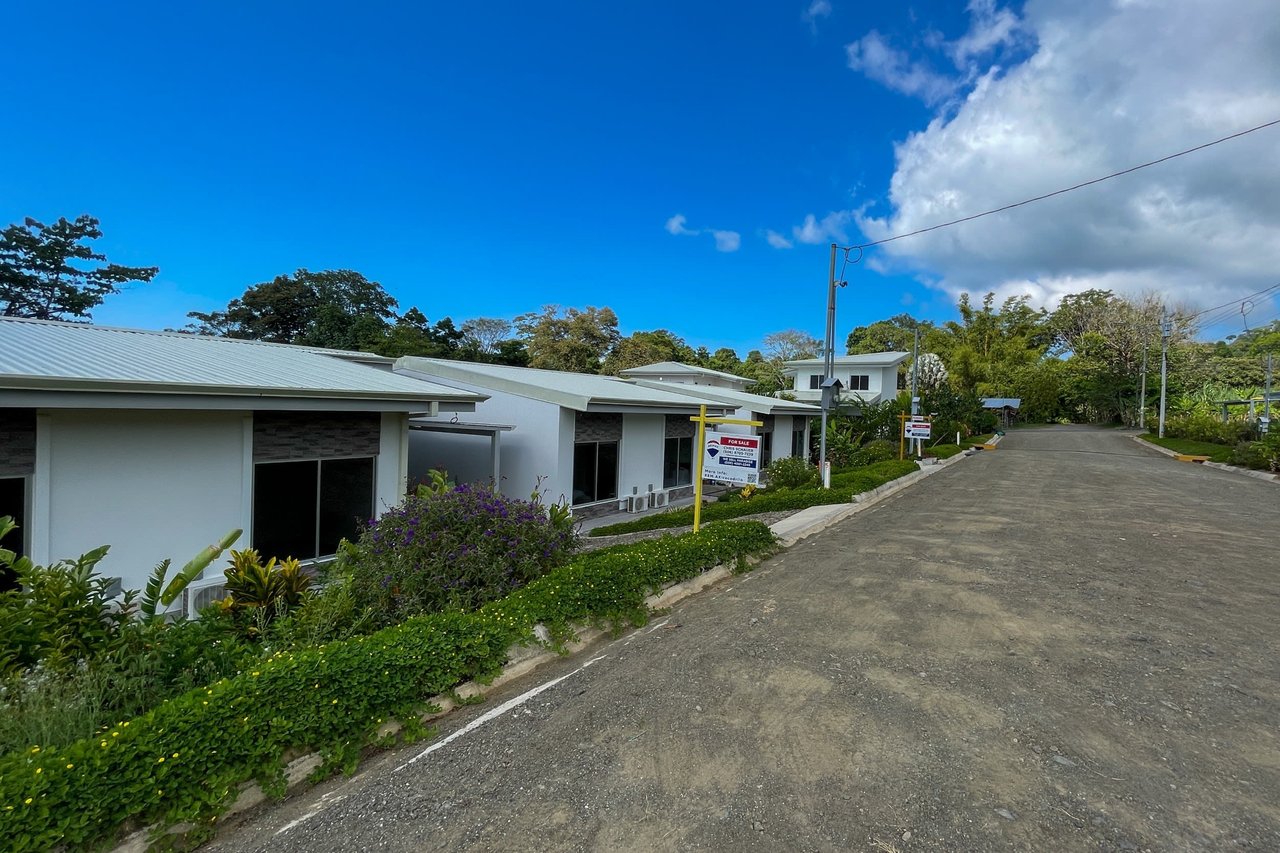 Low-Maintenance 3-Bedroom Villa With Pool & Peaceful Terraza In Villas Vista De La Montaña In Ojochal Costa Rica