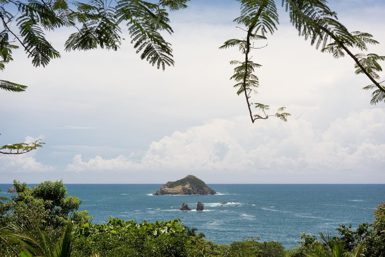 Manuel Antonio Beachfront Hotel