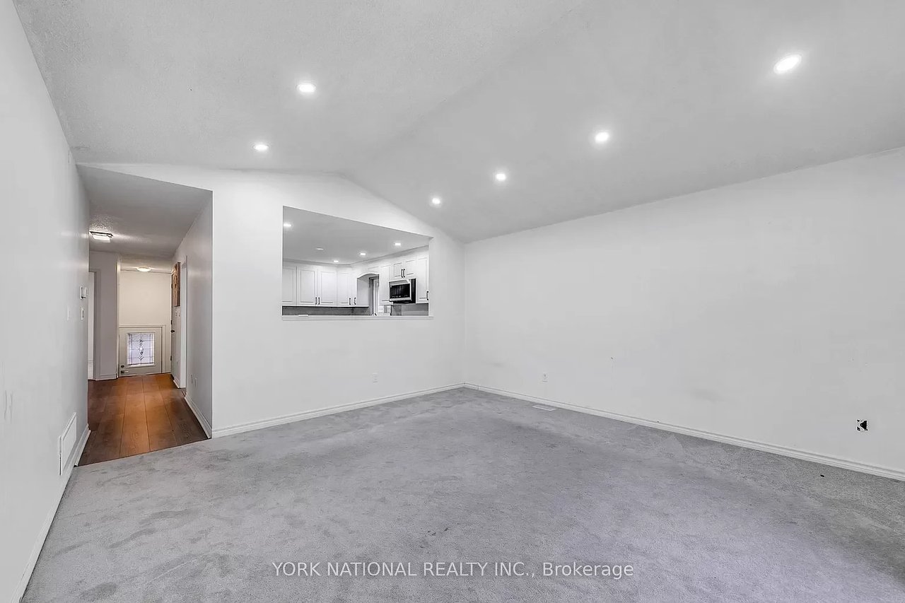 1364 Trowbridge Dr