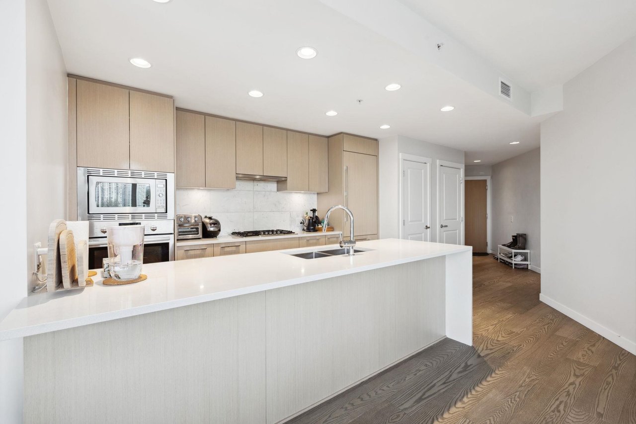 1206-3533 Ross Drive, Vancouver