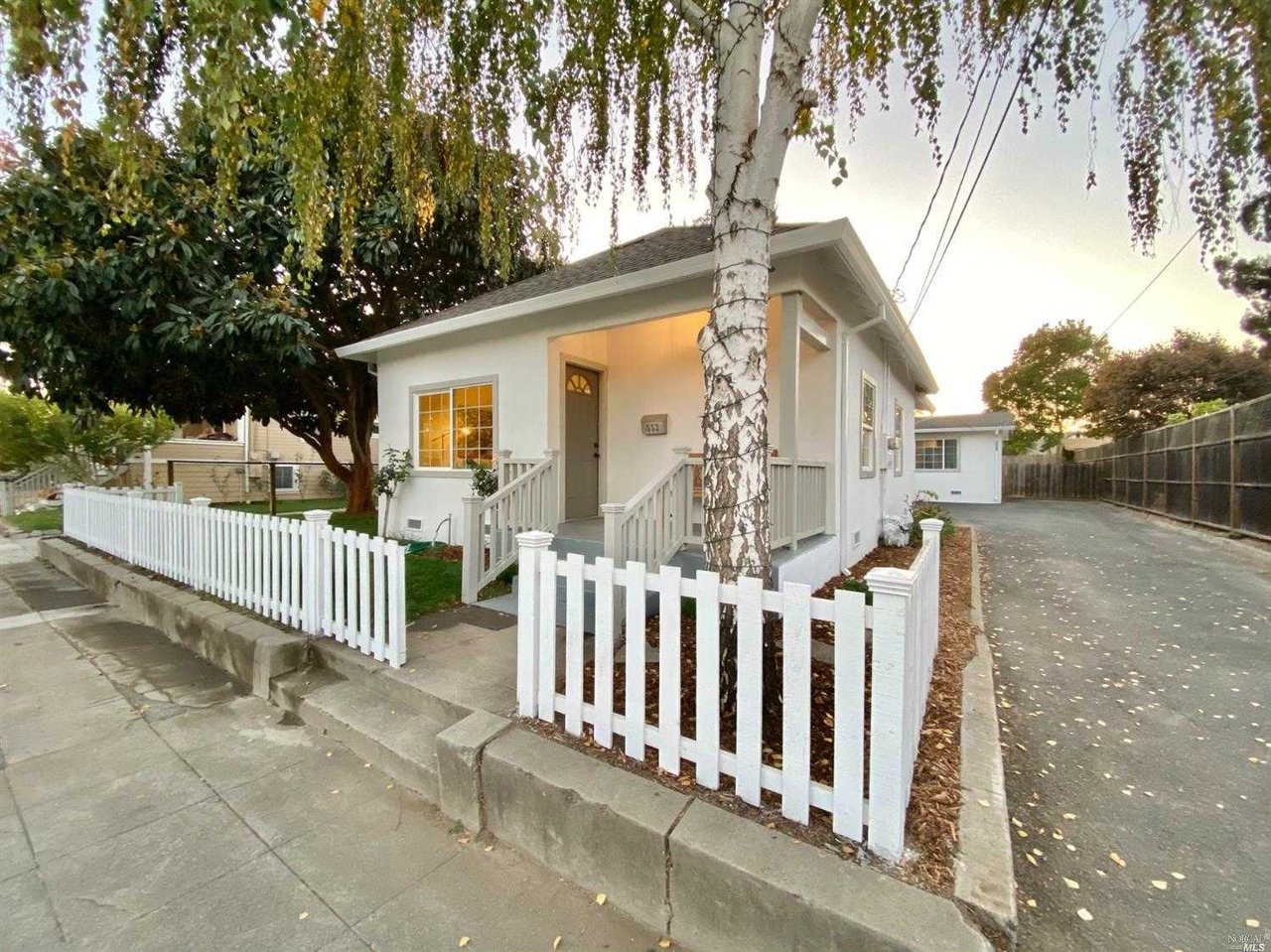 553 555 Seymour Street