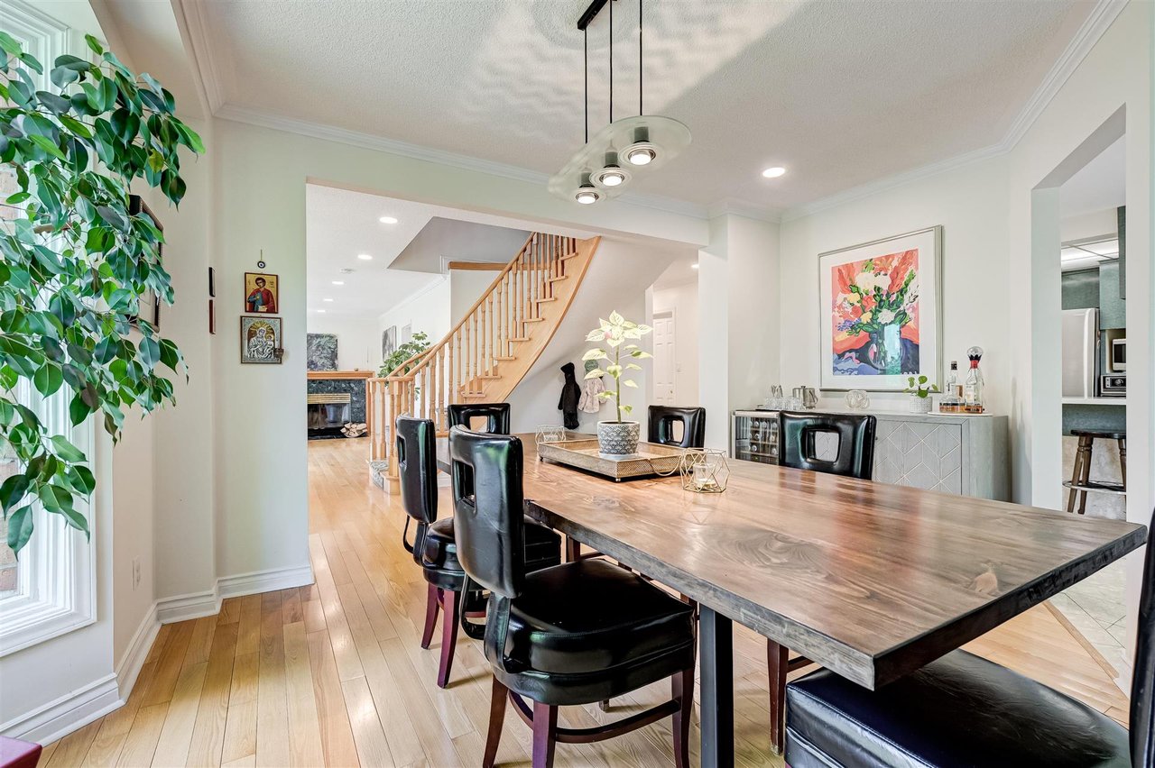 26 Bethune Blvd