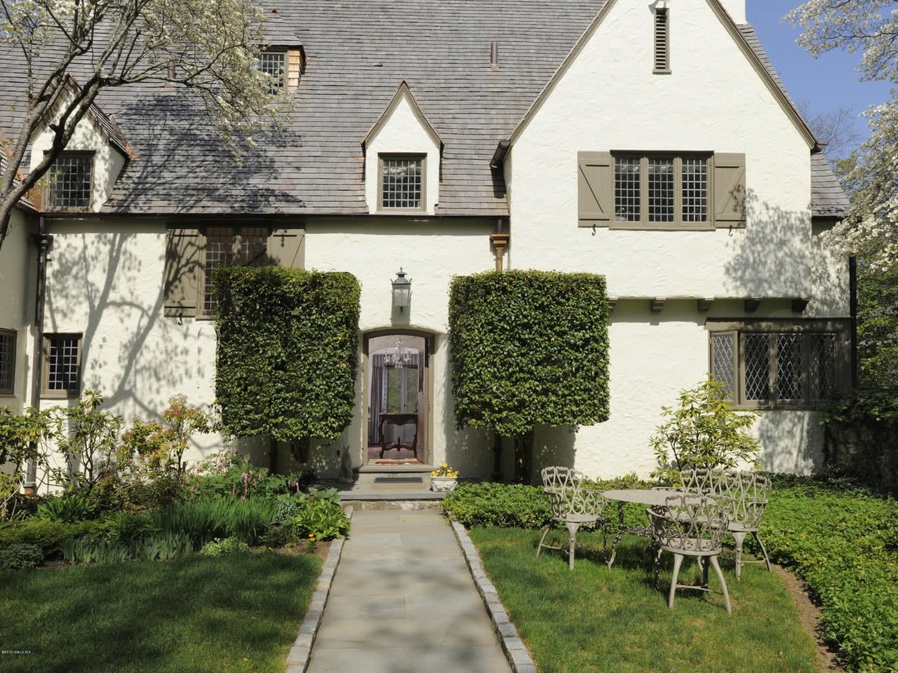 9 Frost Rd.