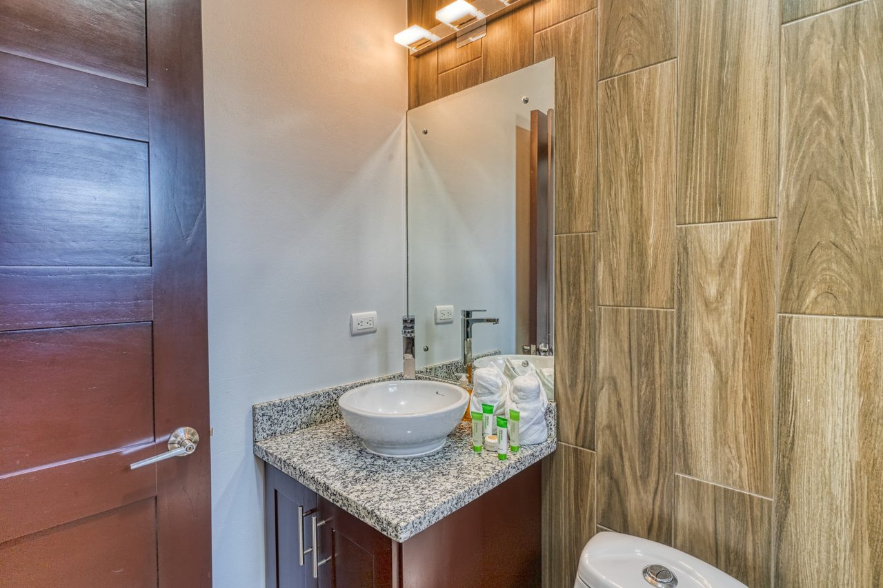 3 BEDROOM MODERN HOME WITH POOL WALKING DISTANCE TO EVERYTHING IN UVITA
