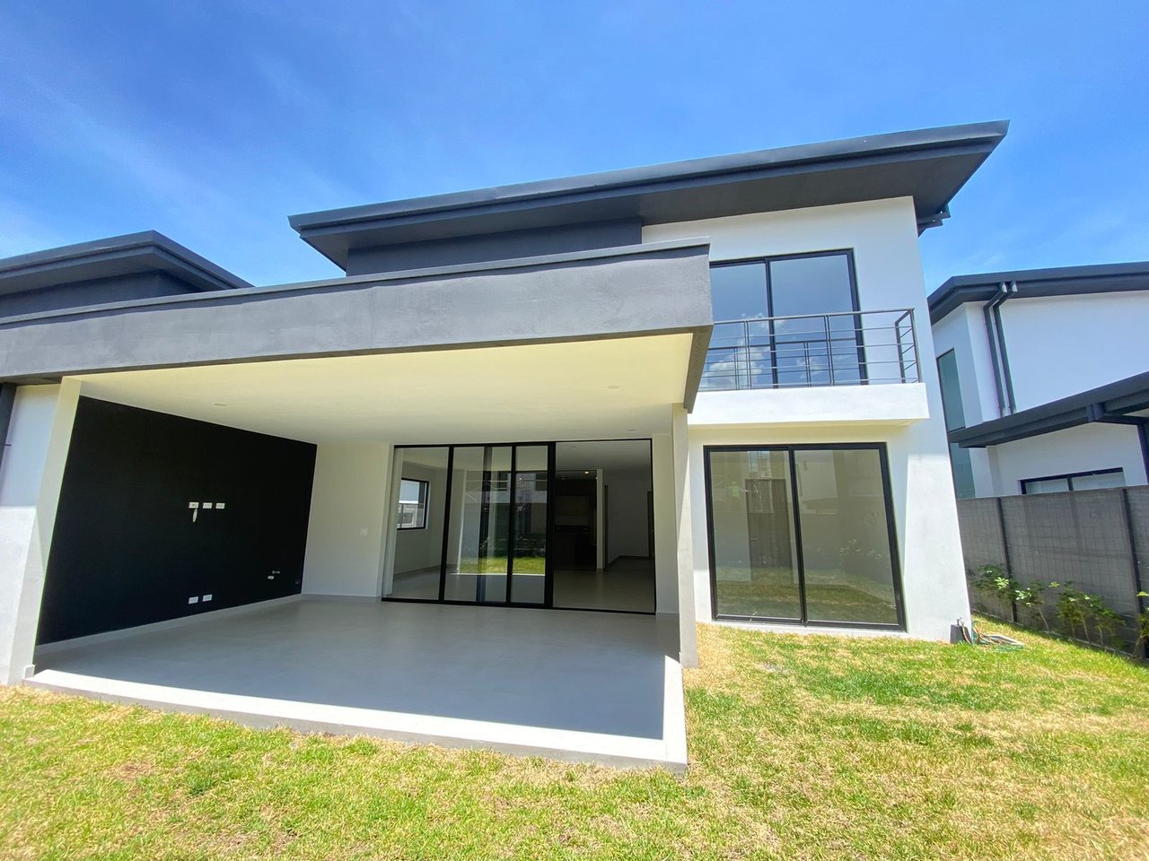 Gated Contemporary Family Home, Santa Ana, San Jose