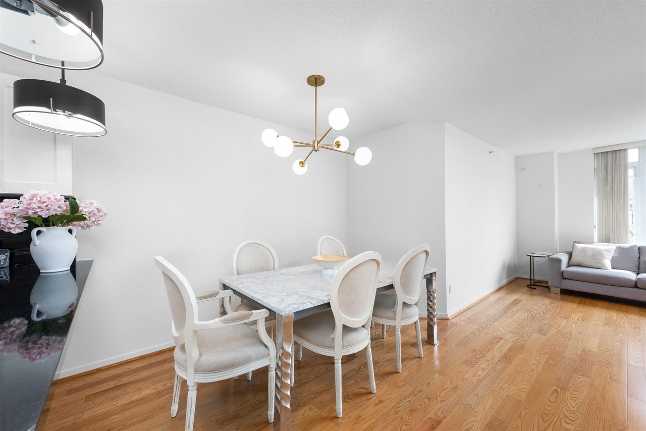 206-2133 Douglas Rd