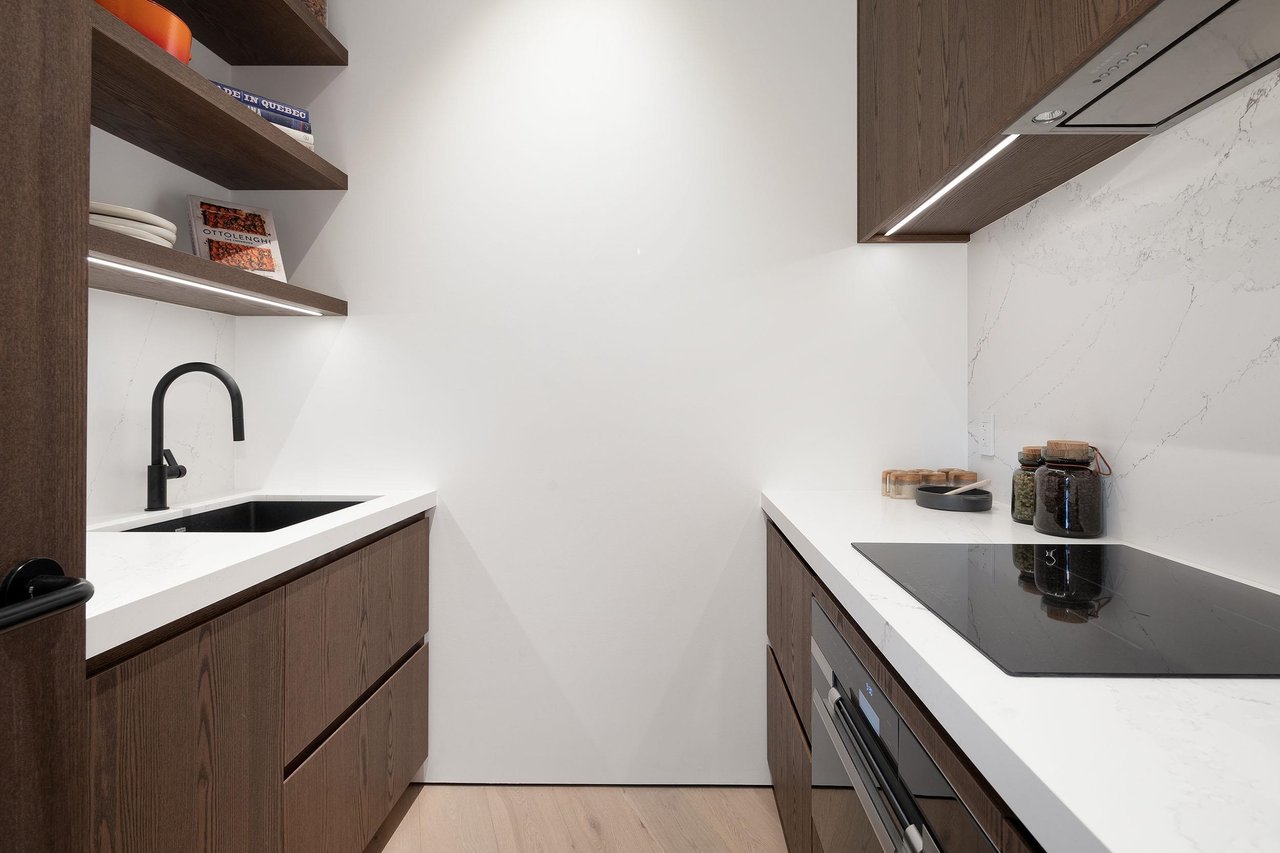 3565 Falcon Cres
