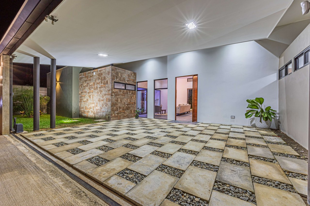 Stylish 3 bed, 3 bath Brand New  Villa in Uvita. 