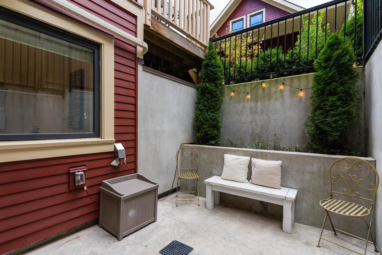 2-458 E 10th Ave