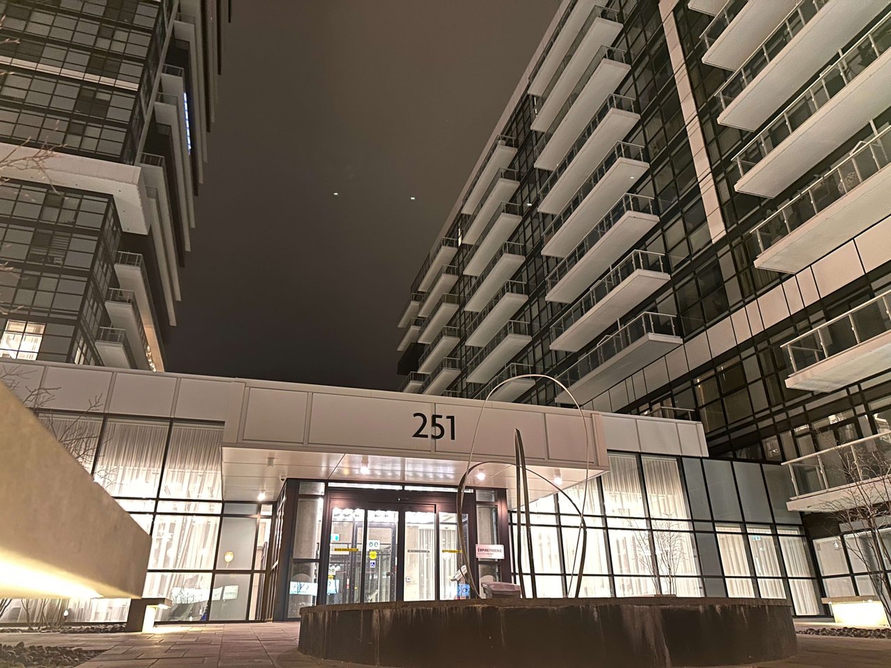 251 Manitoba St Unit: 517