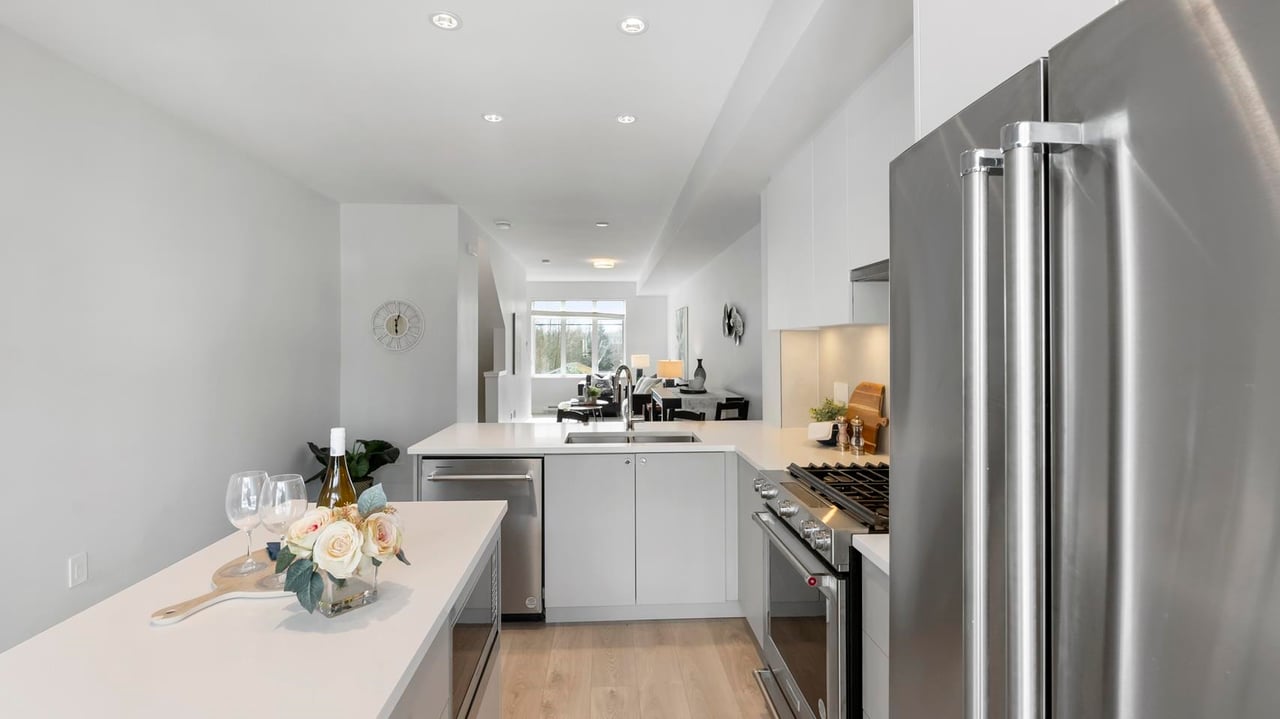 21-2070 Oak Meadows Dr