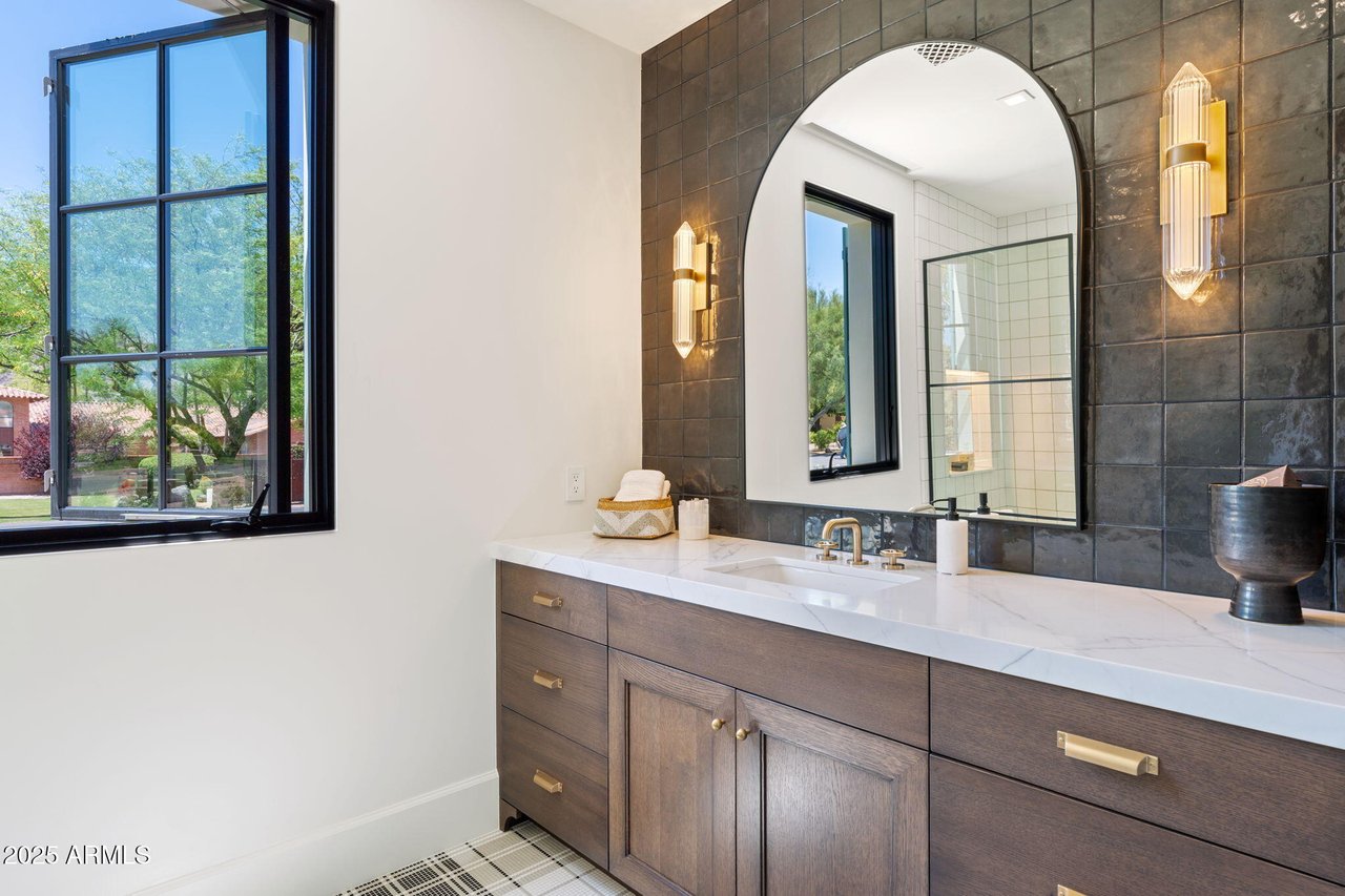 7501 N Eucalyptus Dr