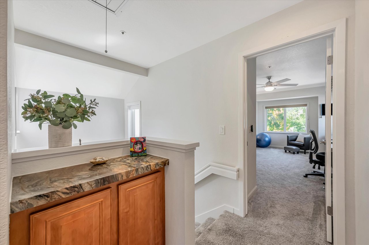 17 Crystal Creek Ct