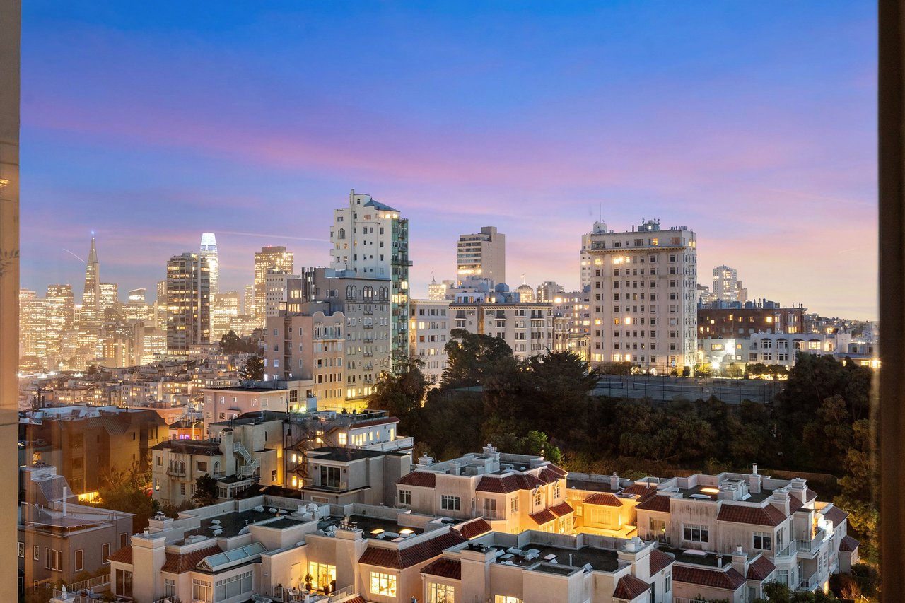 Three Bedroom Apartment With Golden Gate View