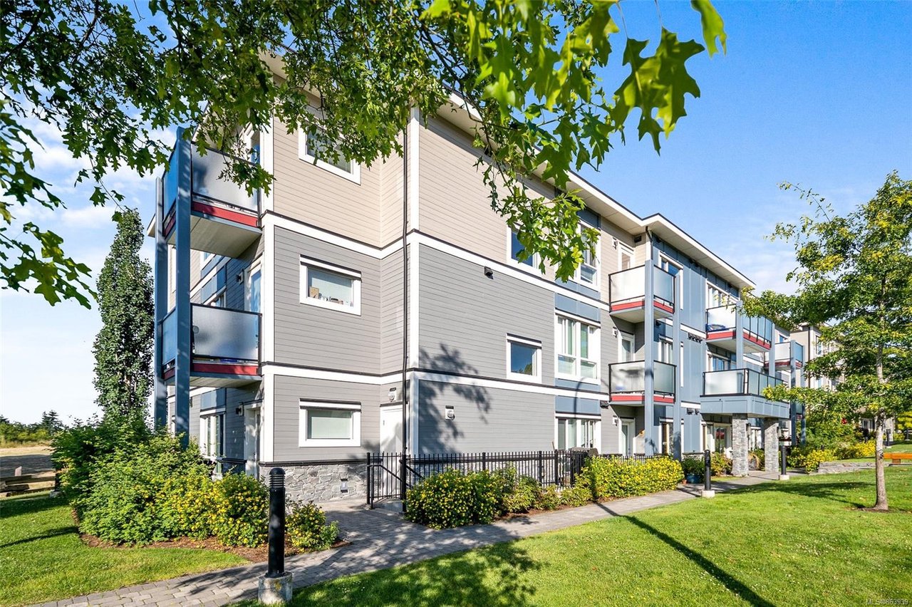106-4050 Douglas St, Saanich