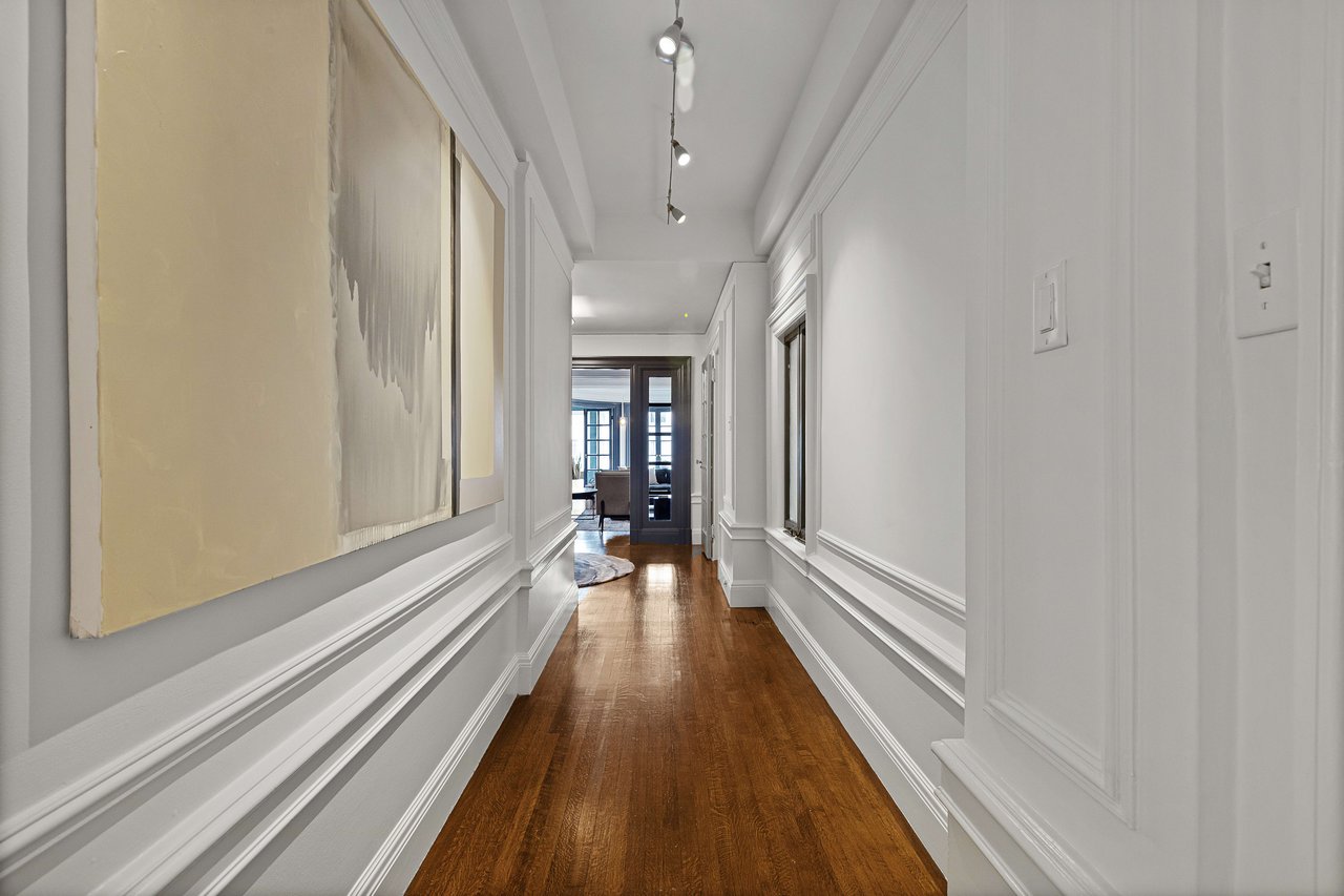 Grand New York-Style Condominium at 840 Powell