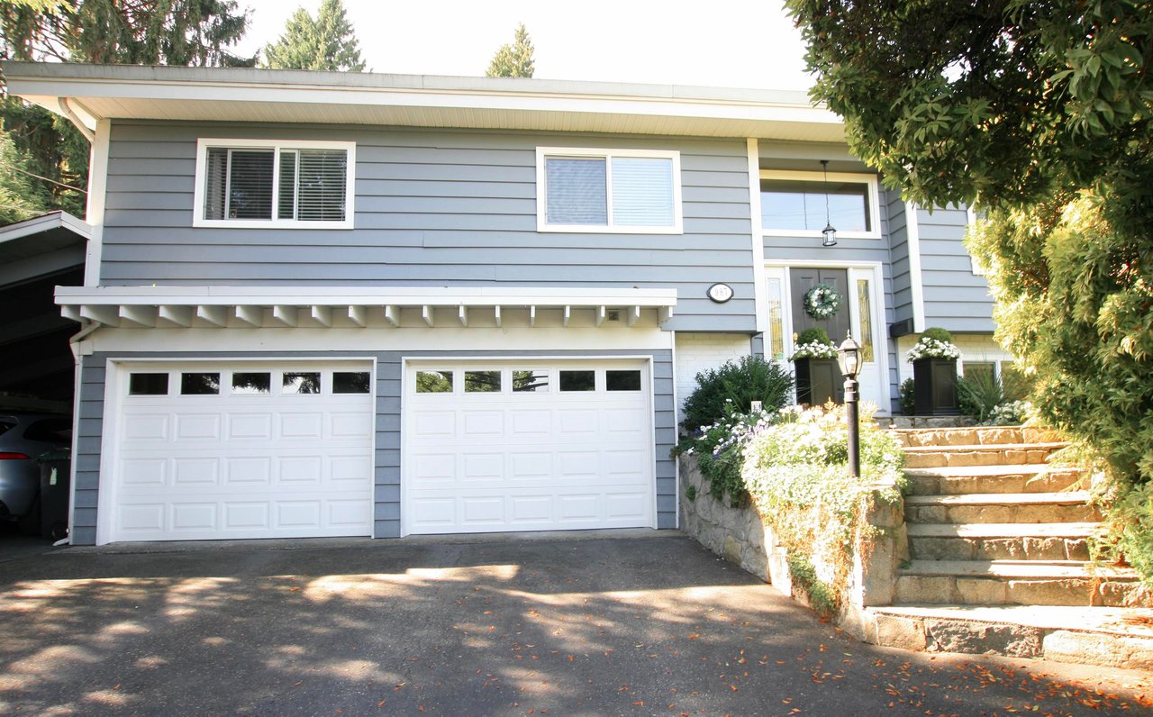 987 Fairway Dr