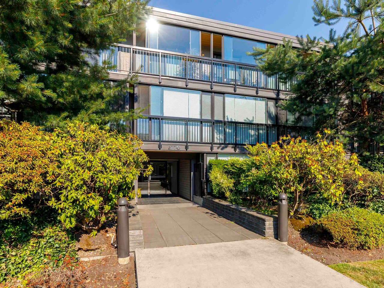 204-2770 Burrard St