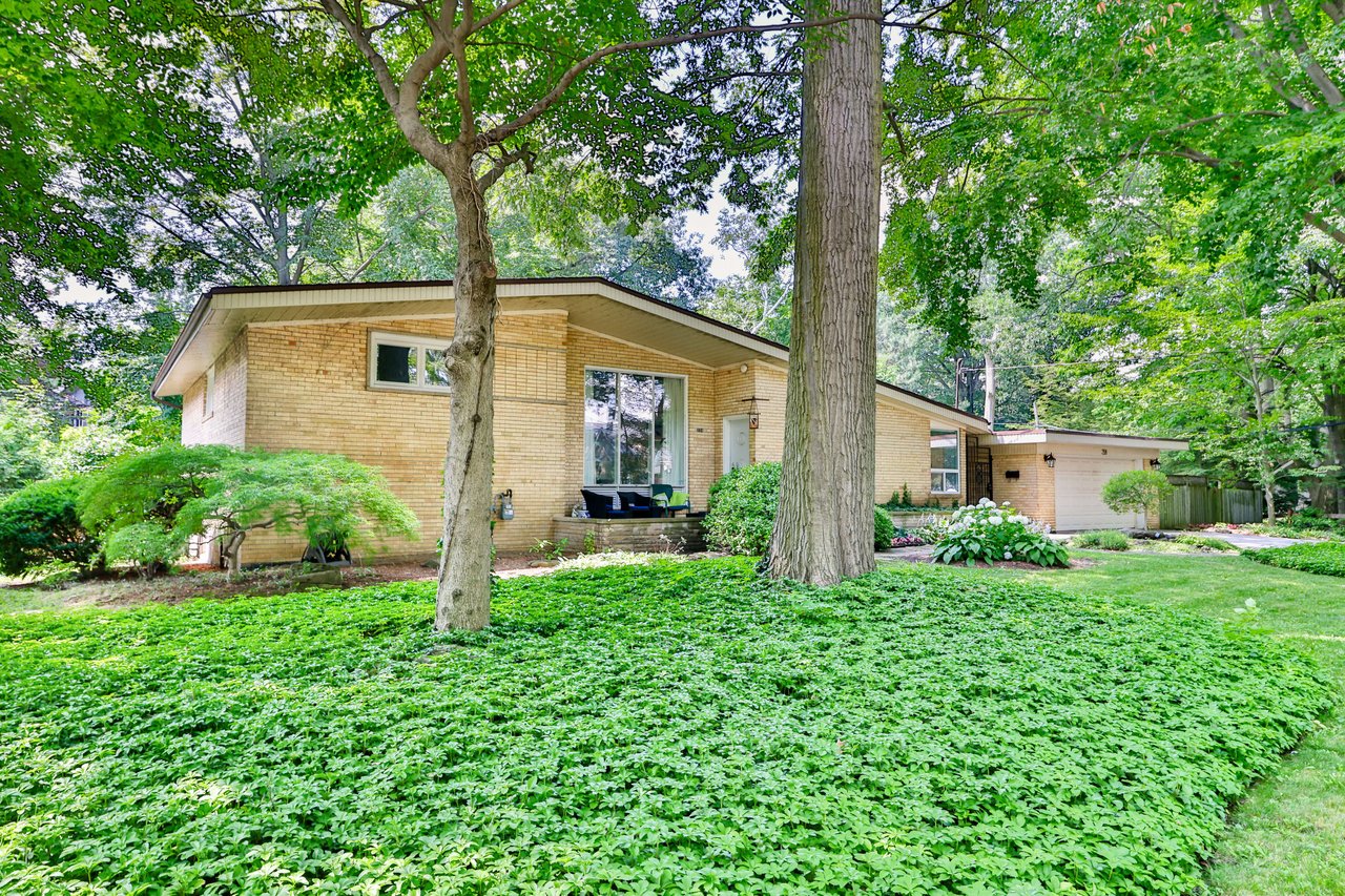 358 Pinehurst Drive, Oakville