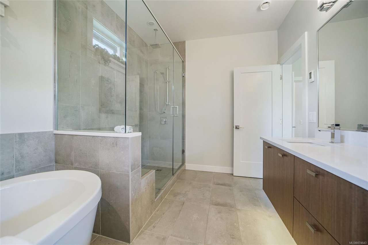 2187 Deerbrush Cres