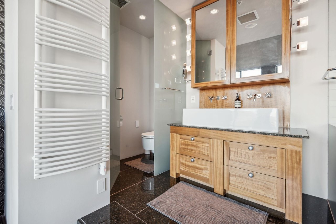 PH5-1288 W Georgia St