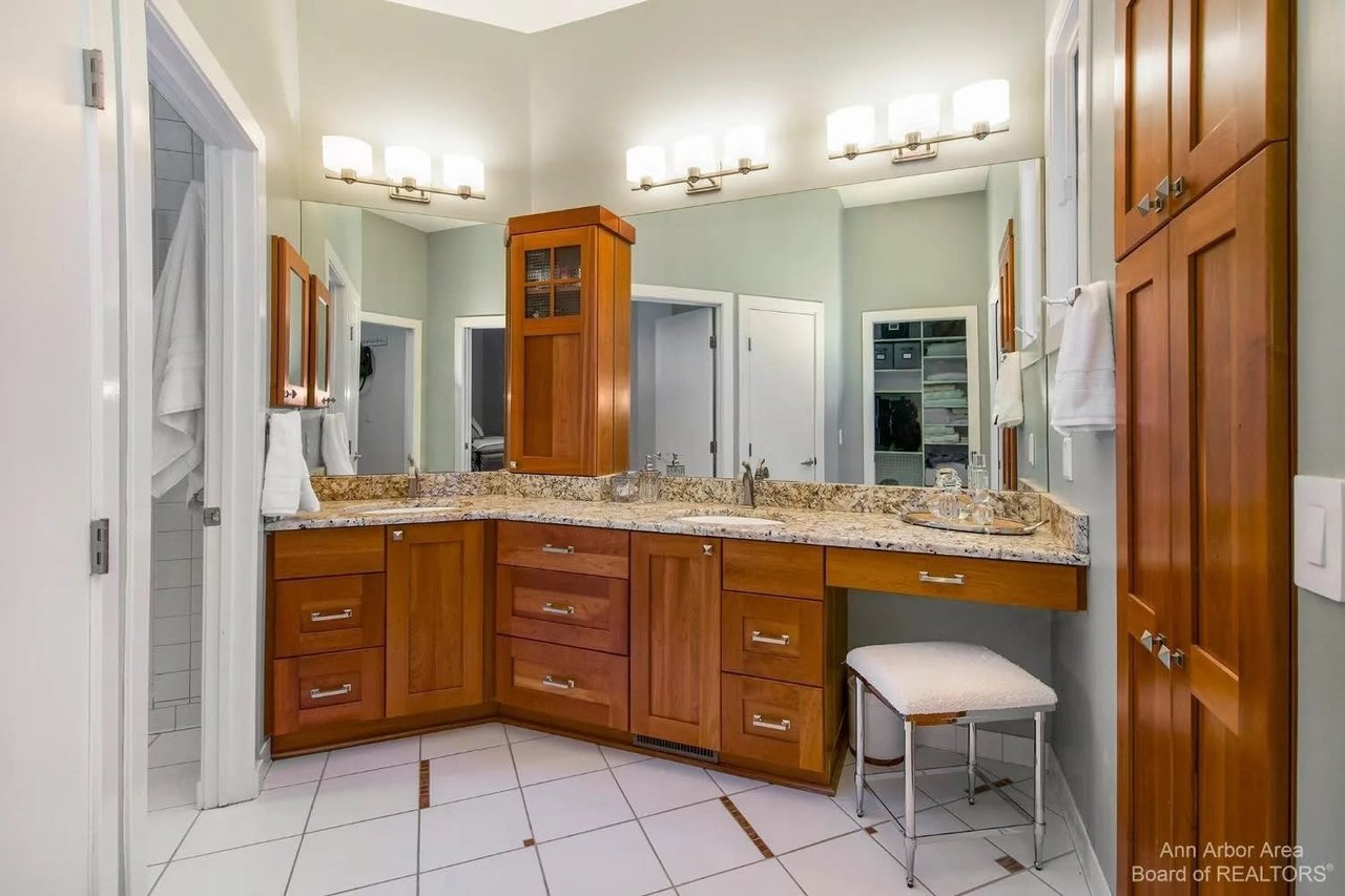 2566 Thornapple Drive, Ann Arbor, MI 48103