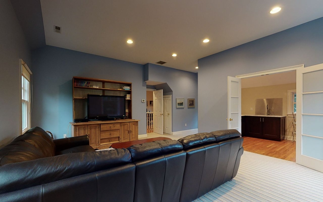 1615 Cross Highway