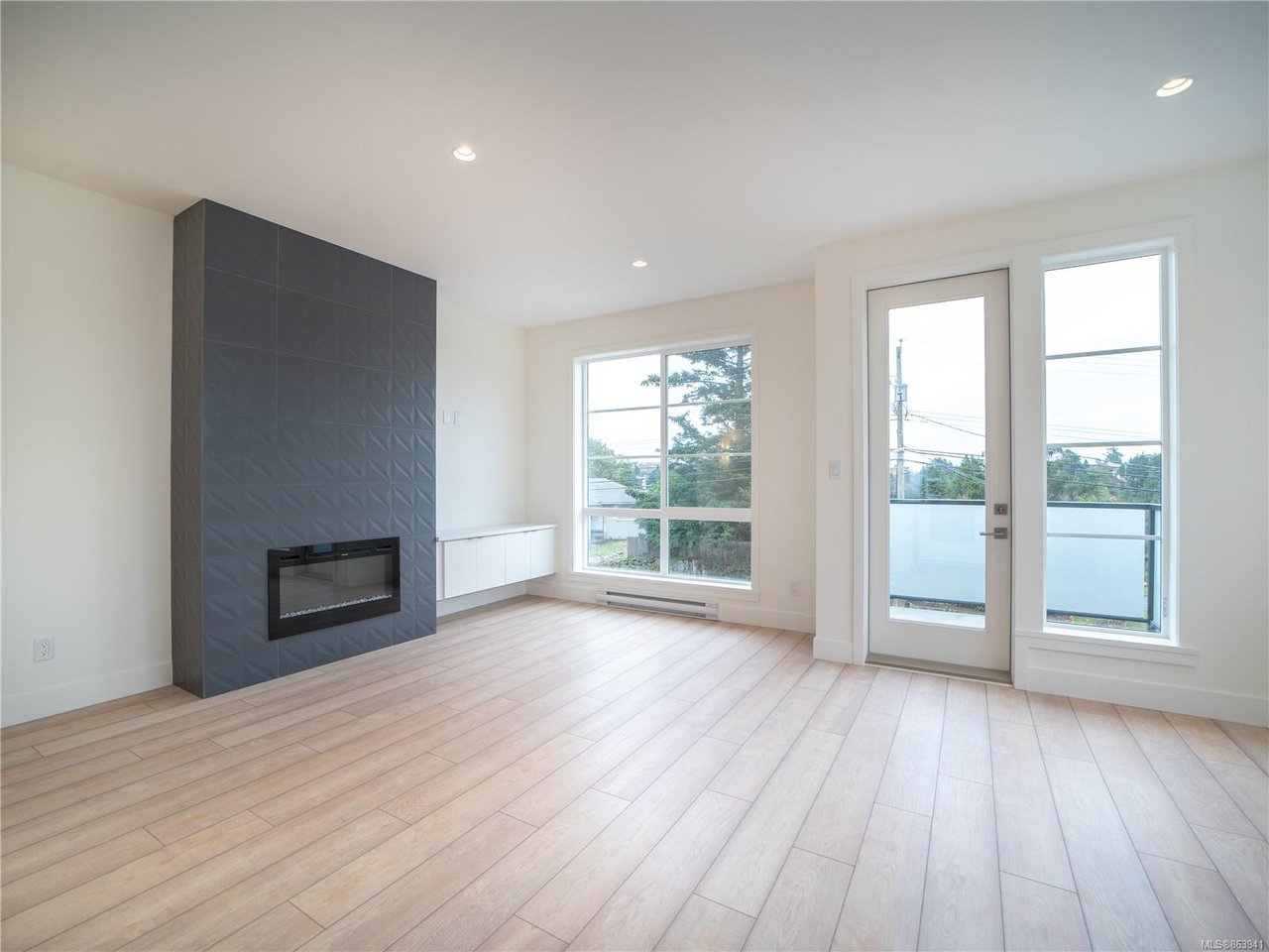 1-1052 Tillicum Rd, Saanich