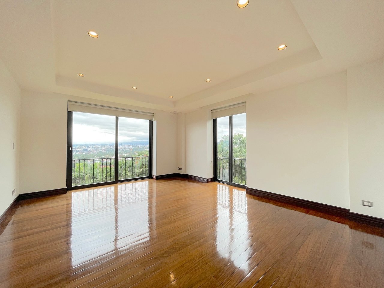 Panoramic Skyline View Condo, Escazu, San Jose