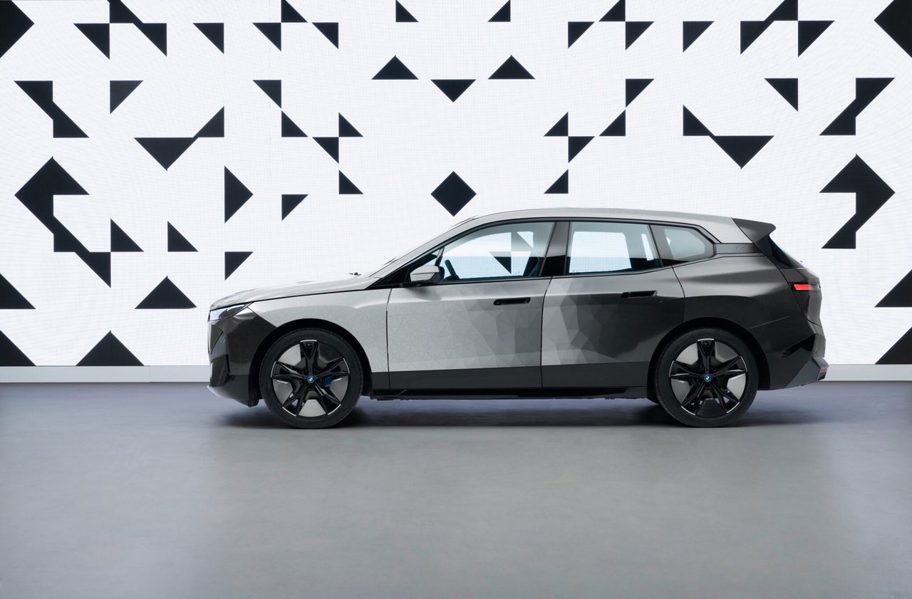 New BMW is a Color-Changing Chameleon