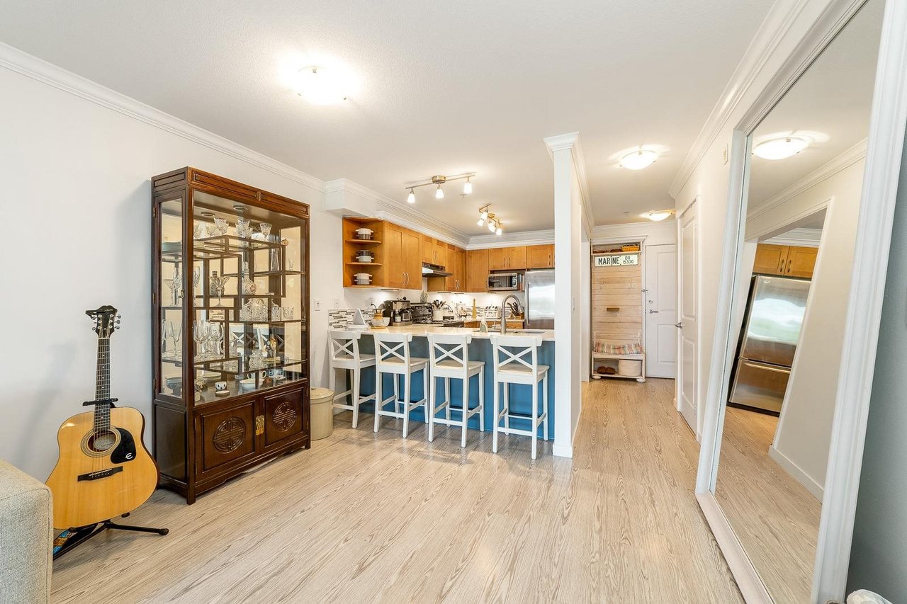 110-15621 Marine Dr