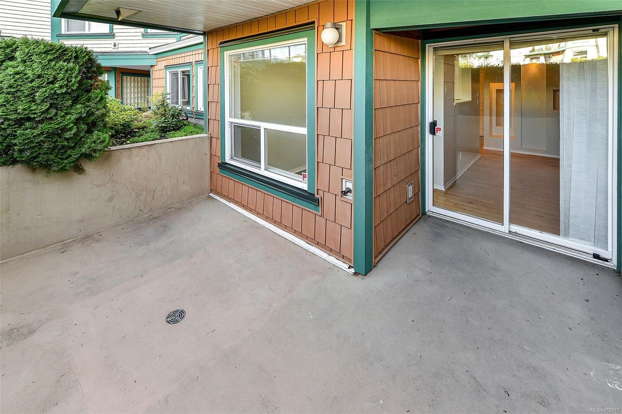 112-898 Vernon Ave, Saanich