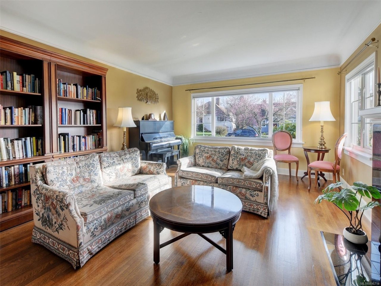 2761 Dewdney Ave