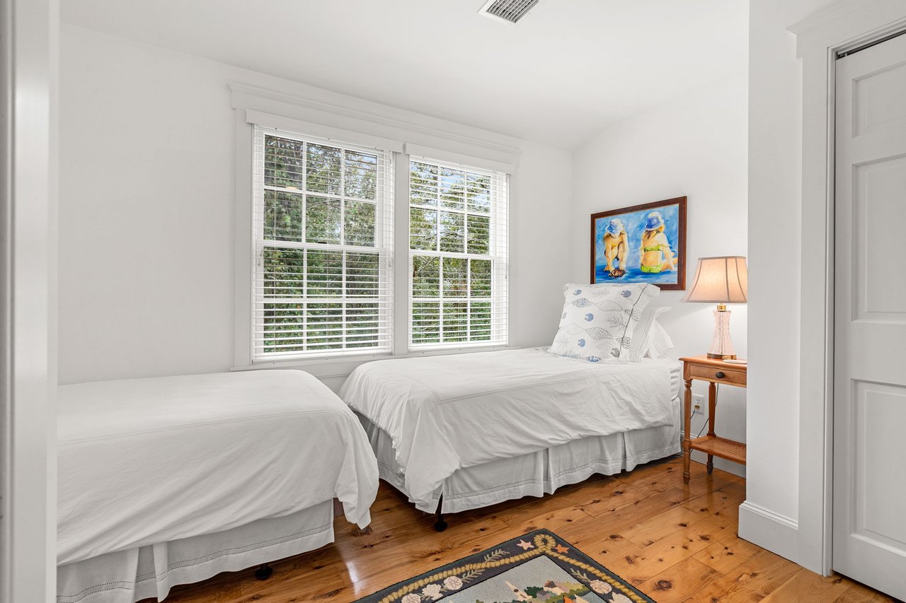 6 Oak Hollow Ln