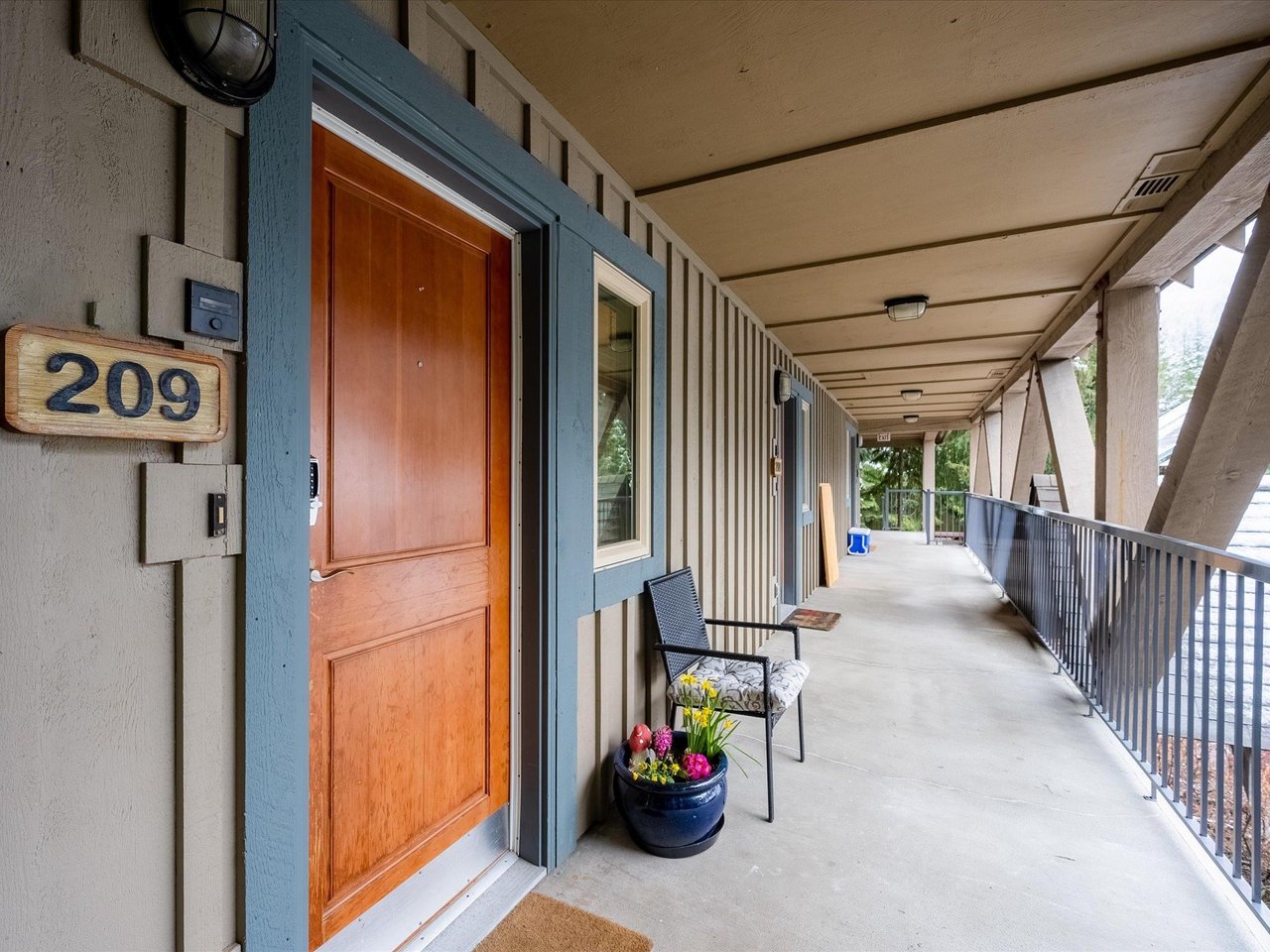 209-3070 Hillcrest Drive, Whistler