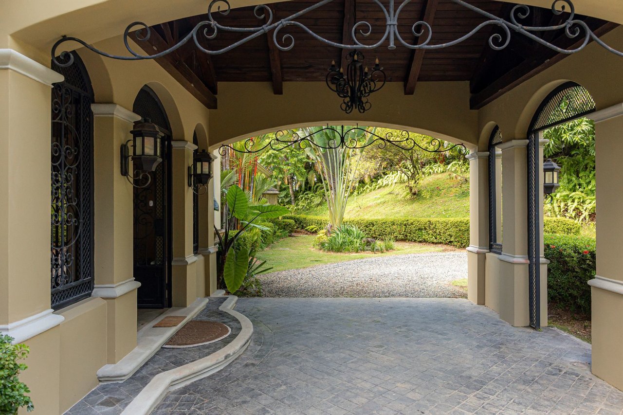 Colonial Ocean View Villa, Dominical, Puntarenas