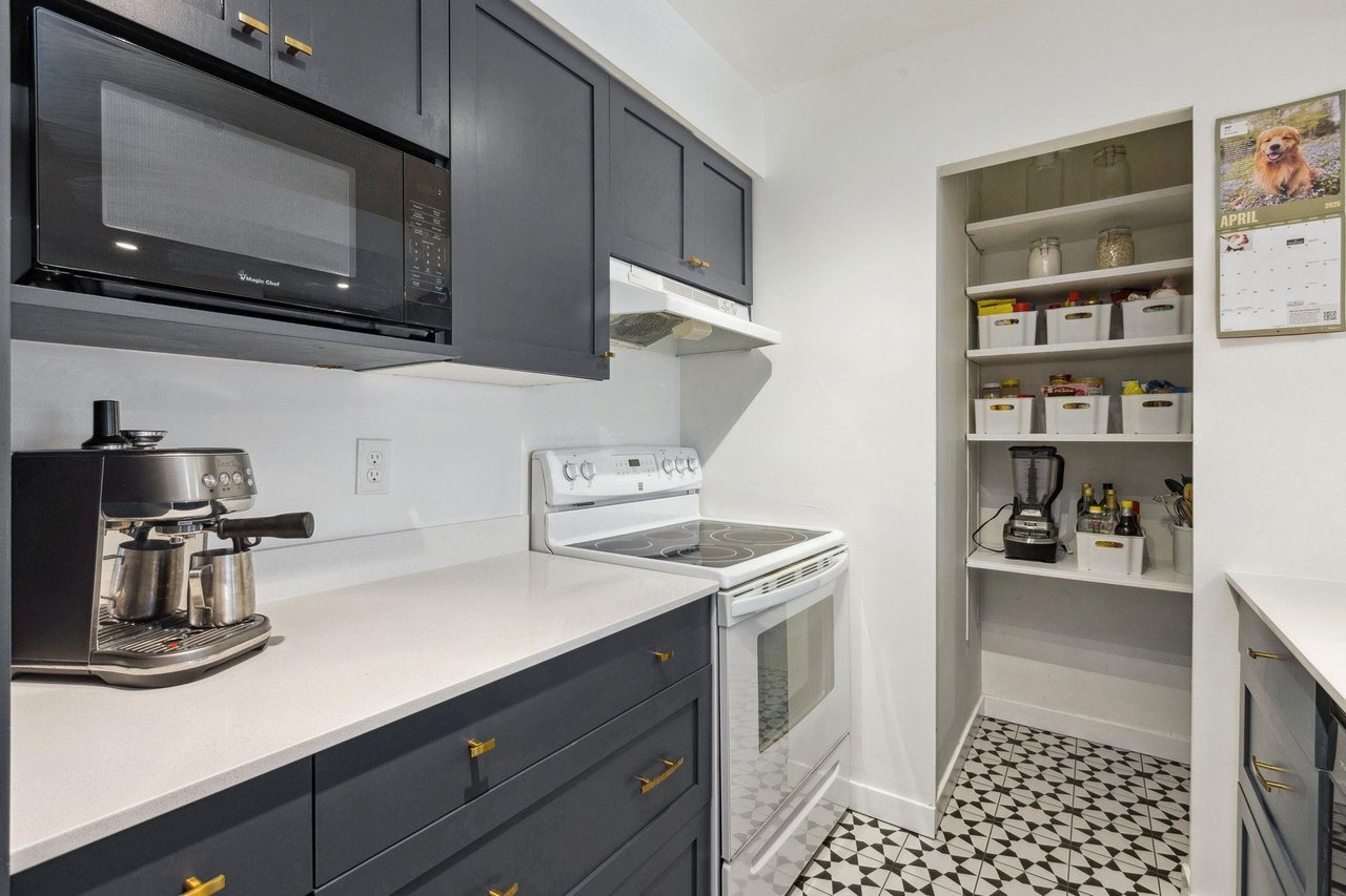 1894 Purcell Way, North Vancouver