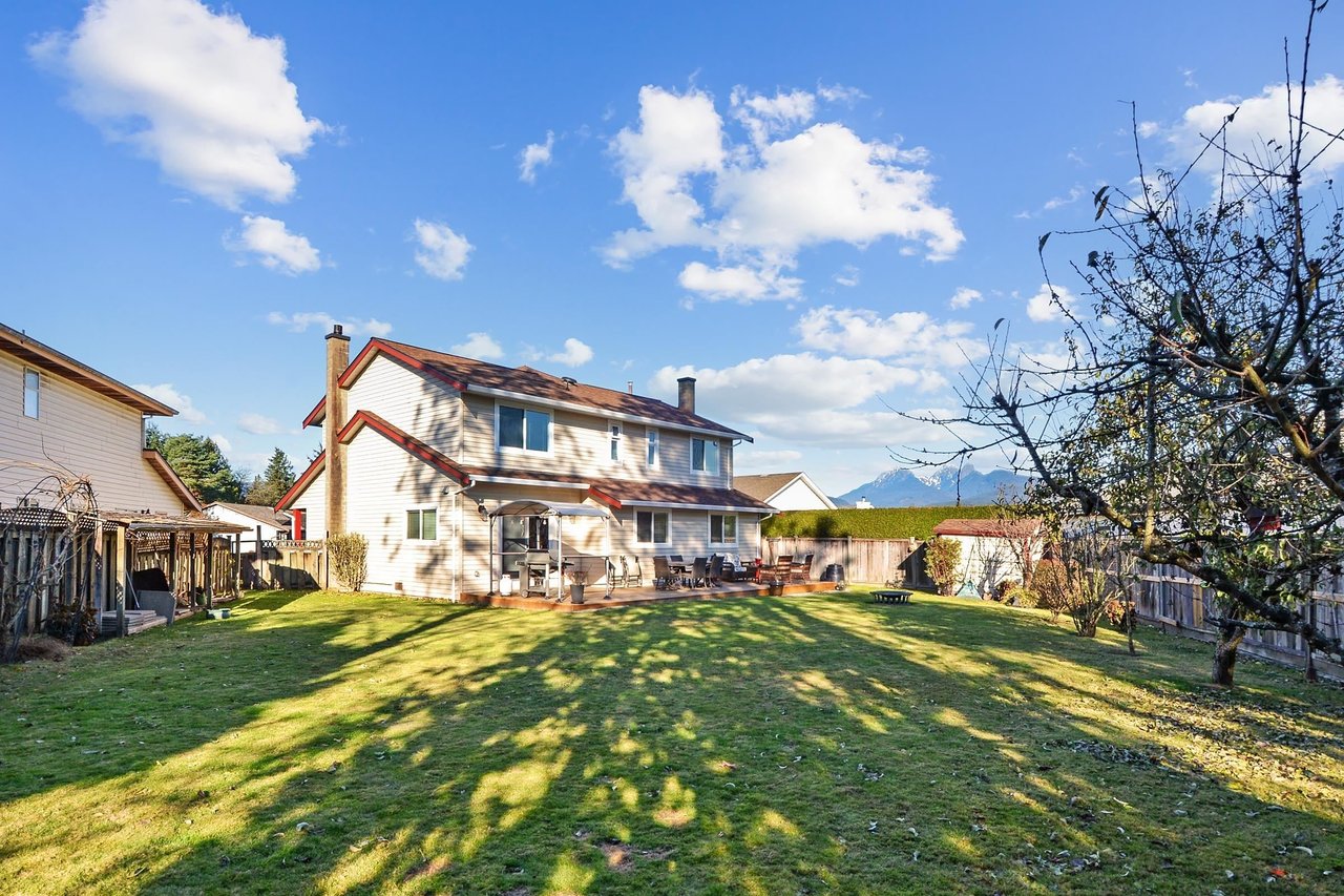 23003 Apple Grove