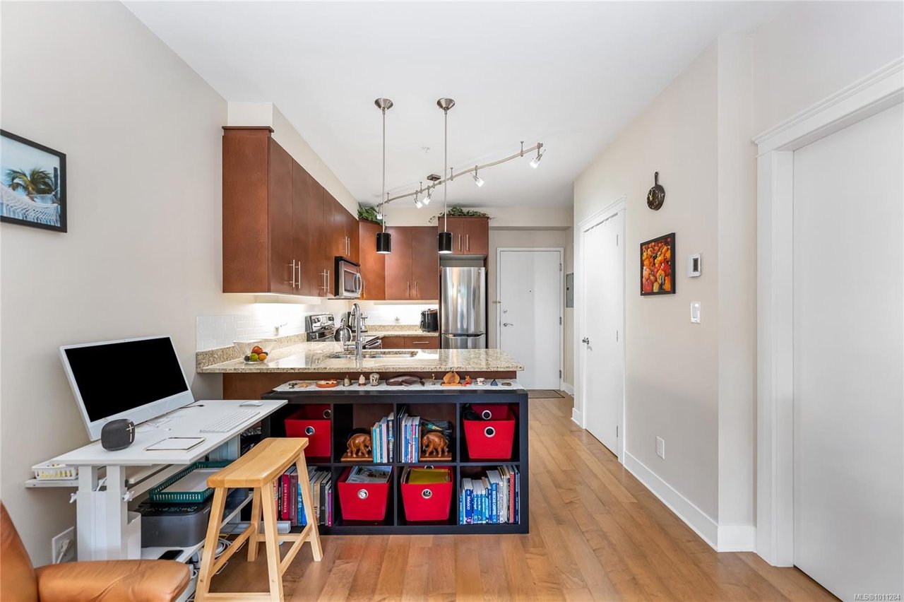 109-21 Conard St