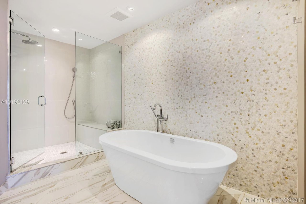 1200 Hillsboro Mile, #1206