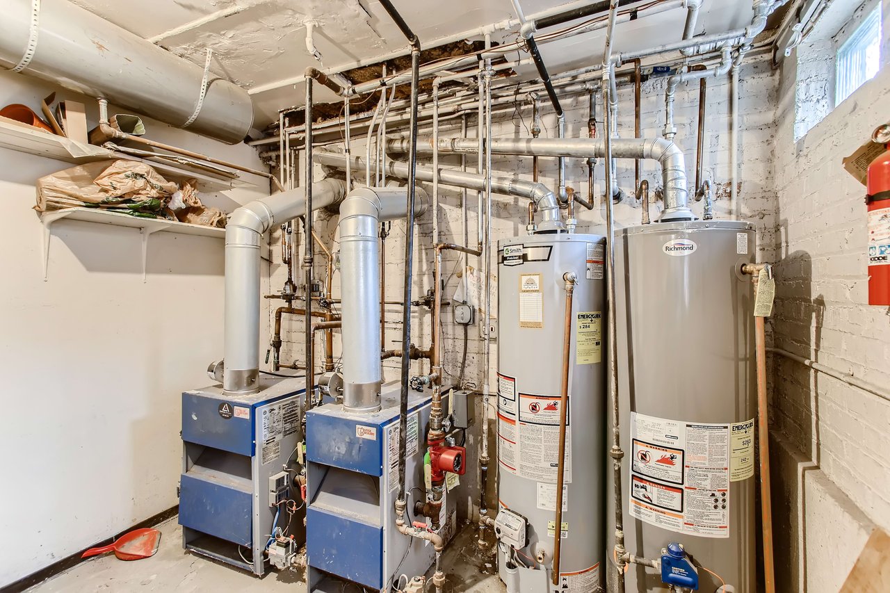 8707 N Oketo Niles, IL  60714