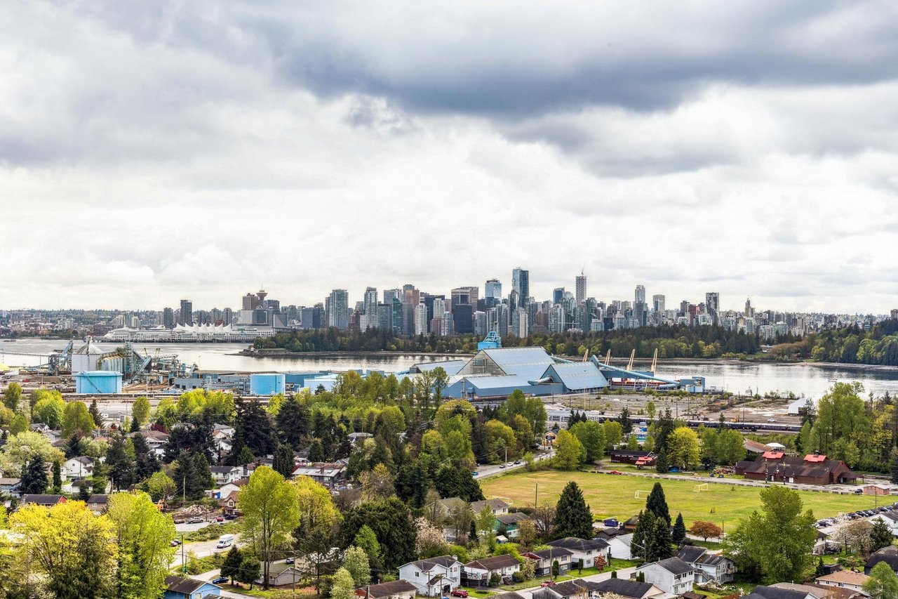 2105-200 Klahanie Ct