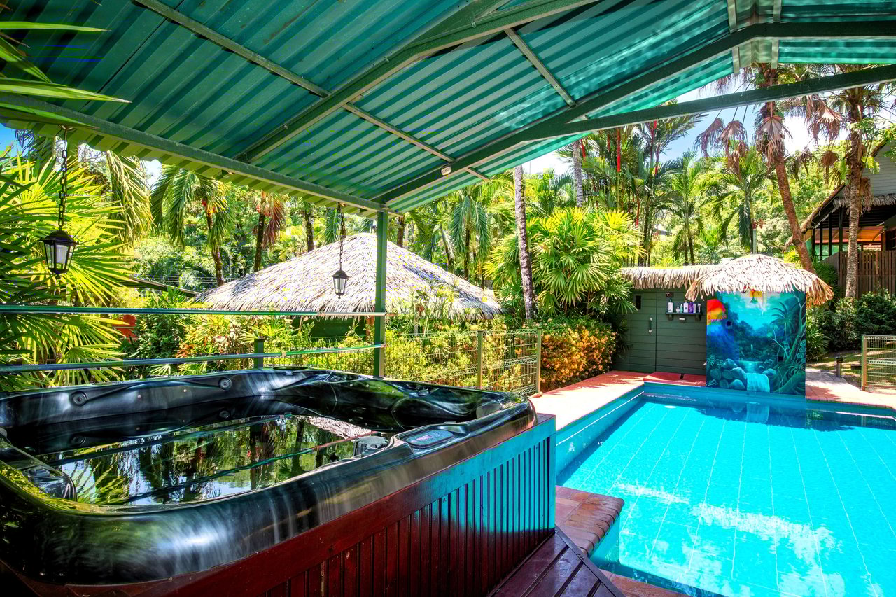 A MONEY MAKER! Location, home, guest cabins, with a SUCCE$$FUL exclusive distribution agency!