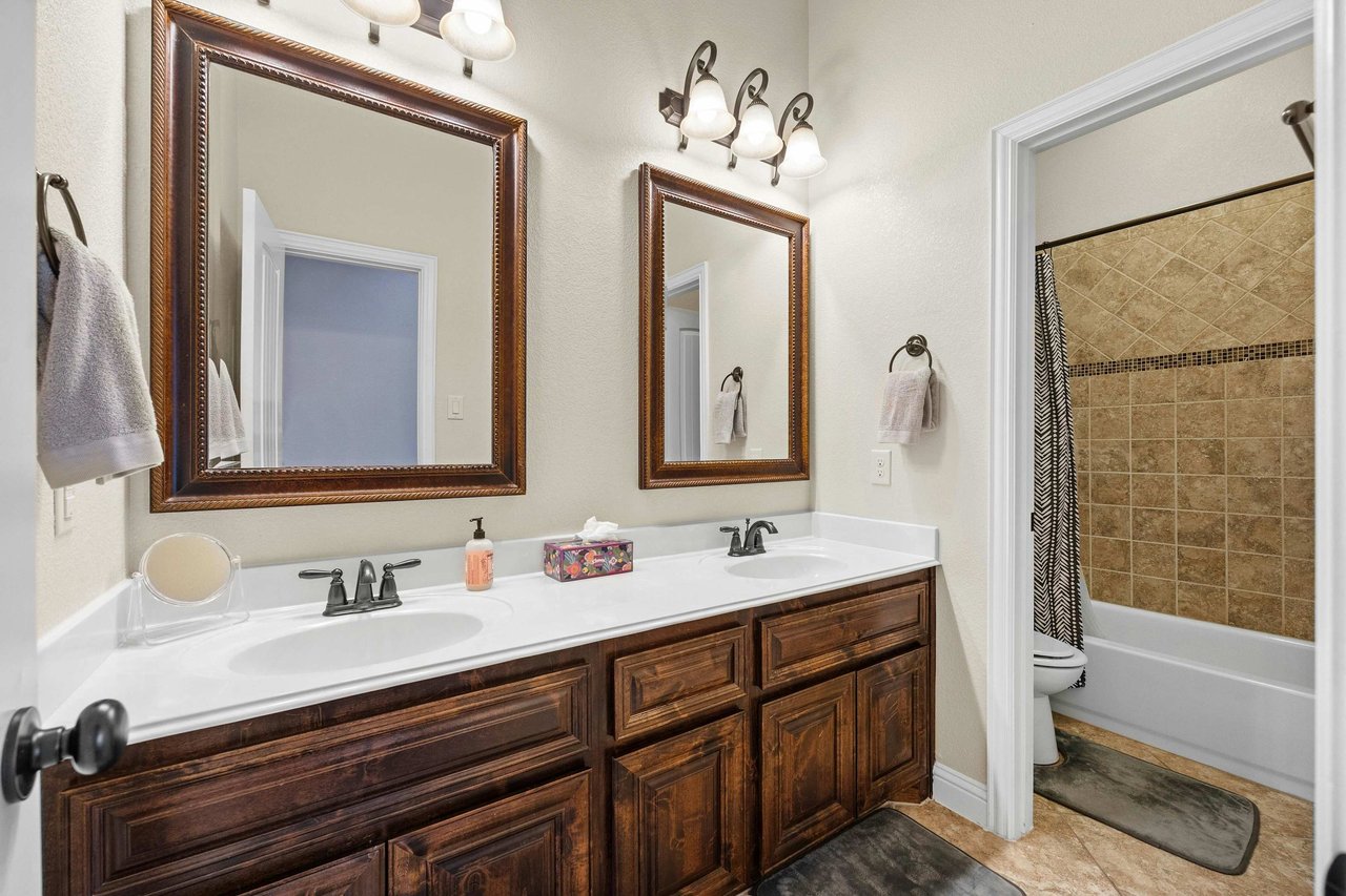 Beautifully Appointed Single-Story in Oak Creek: Modern Floors and Screened-In Patio Overlooking Green Space w/ NO Backyard Neighbor!