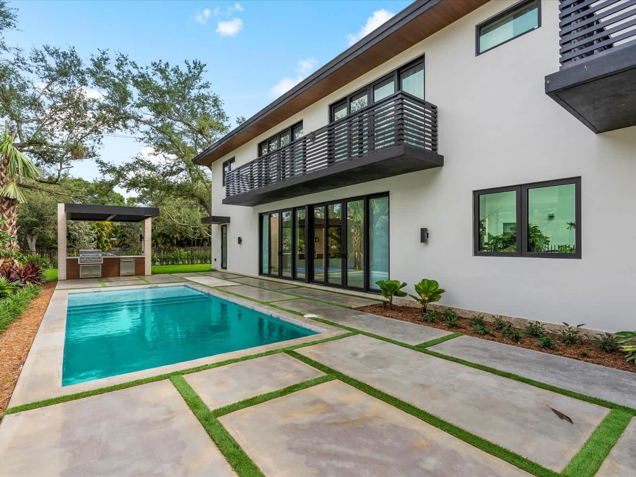 NEW LUXURY CONSTRUCTION IN SOUTH MIAMI