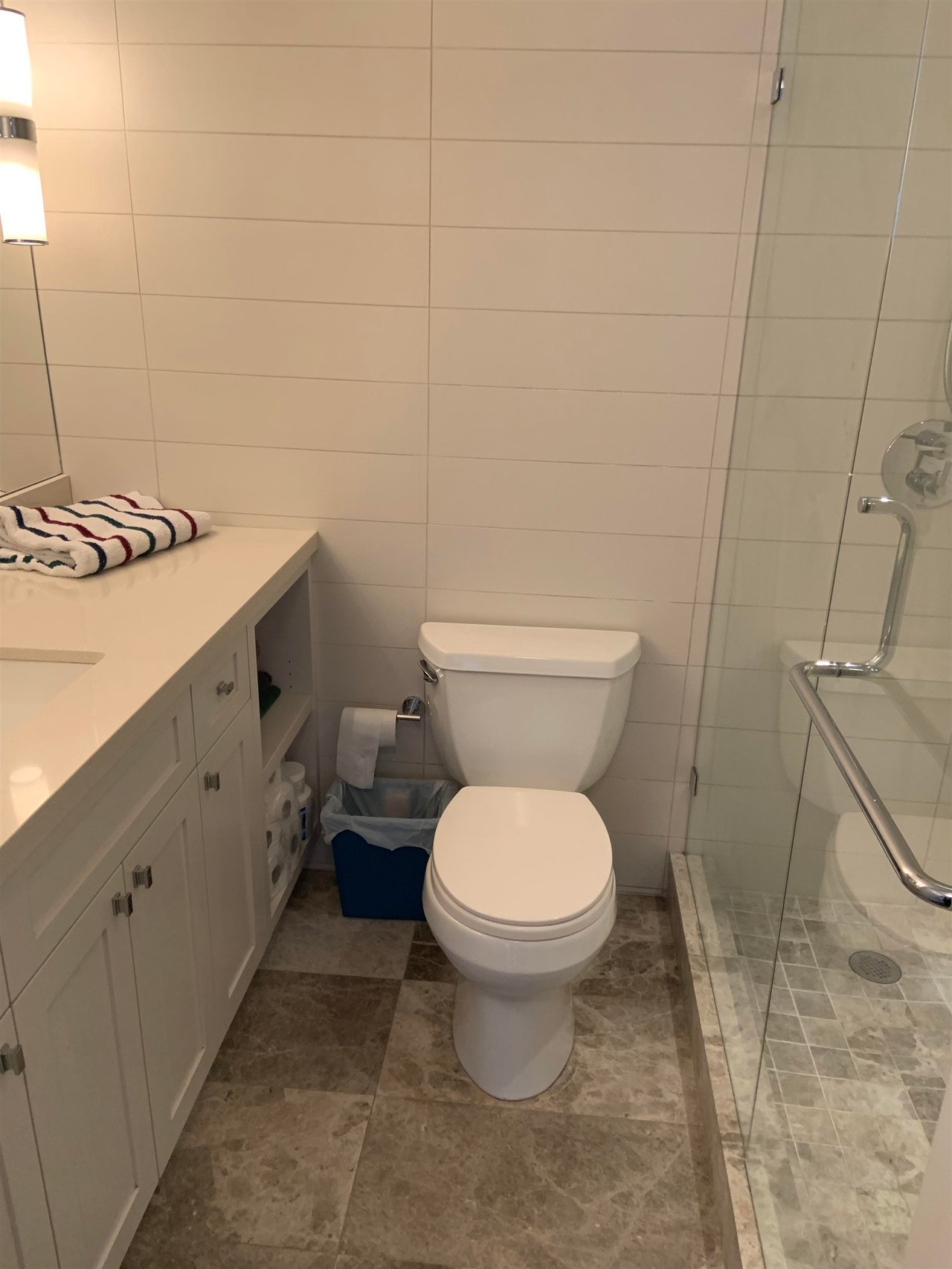 401-2167 Bellevue Ave