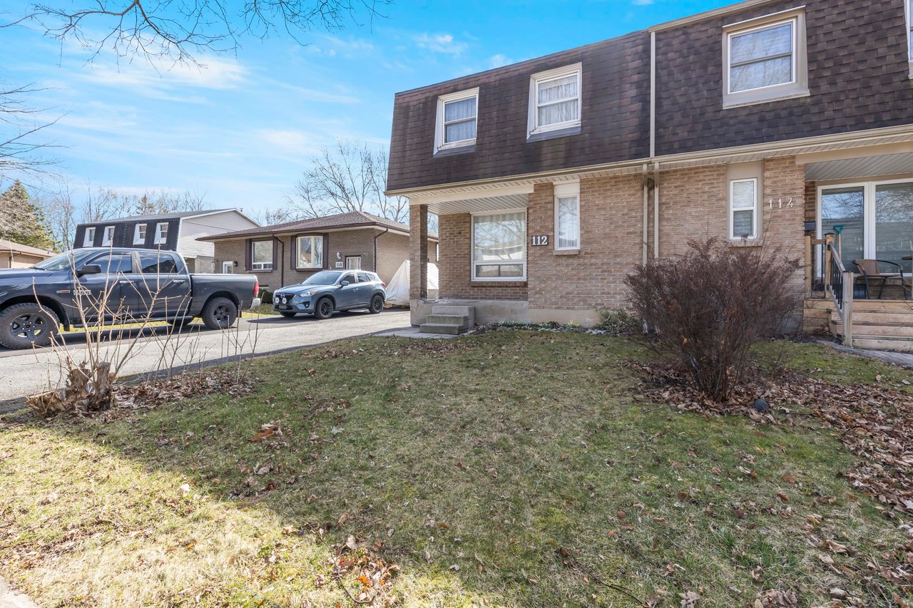 112 Graystone Cres