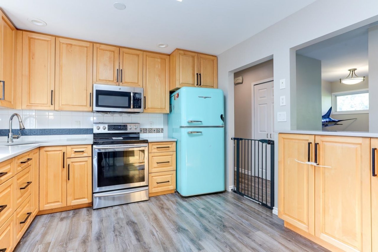 2552 Jura Cres