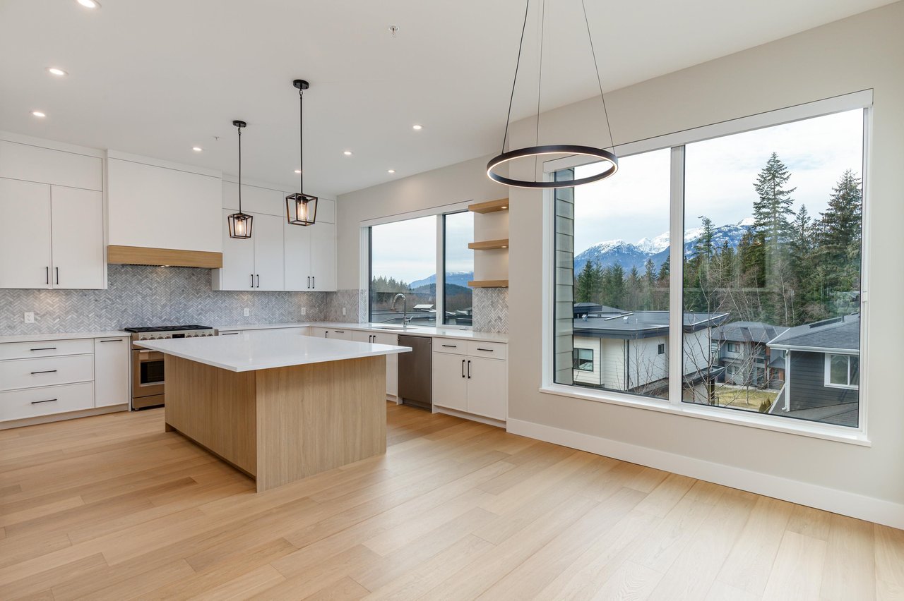 13-3385 Mamquam Rd